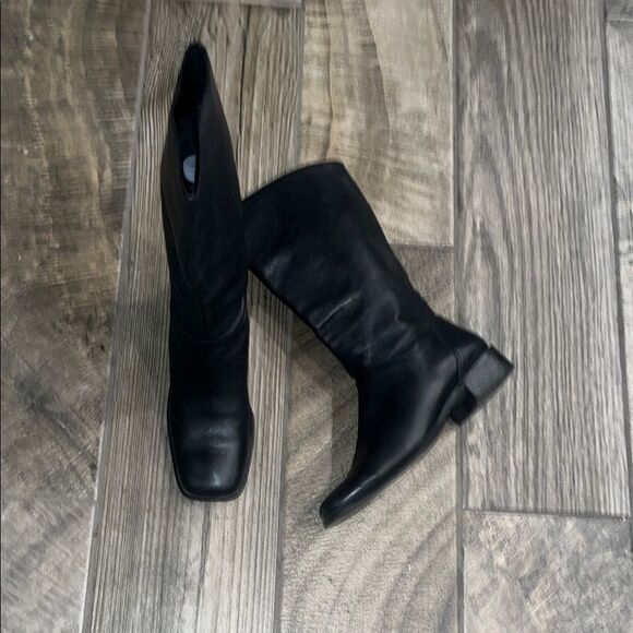 Vintage Naturalizer Black 1” Heeled square toe Boots Sleek Leather Design - Picture 1 of 4